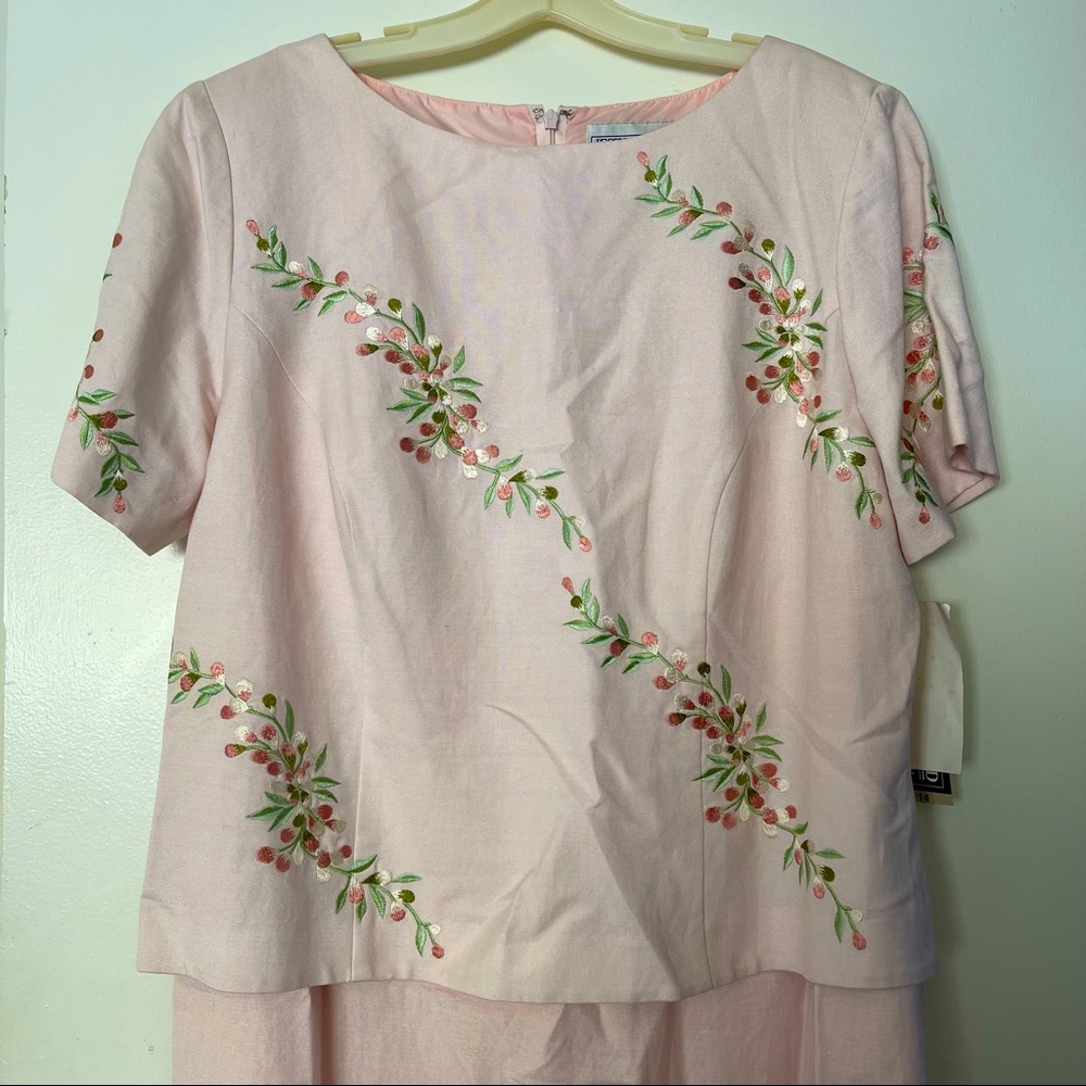 Vintage embroidered Jessica Howard Woman dress